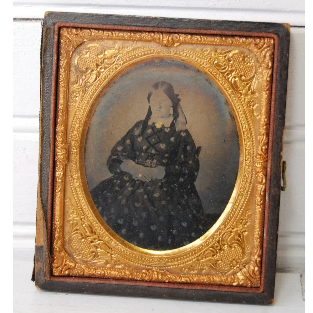 Antique Daguerrotype photo Possible Post Mortem Tintype Women‎ picture frame